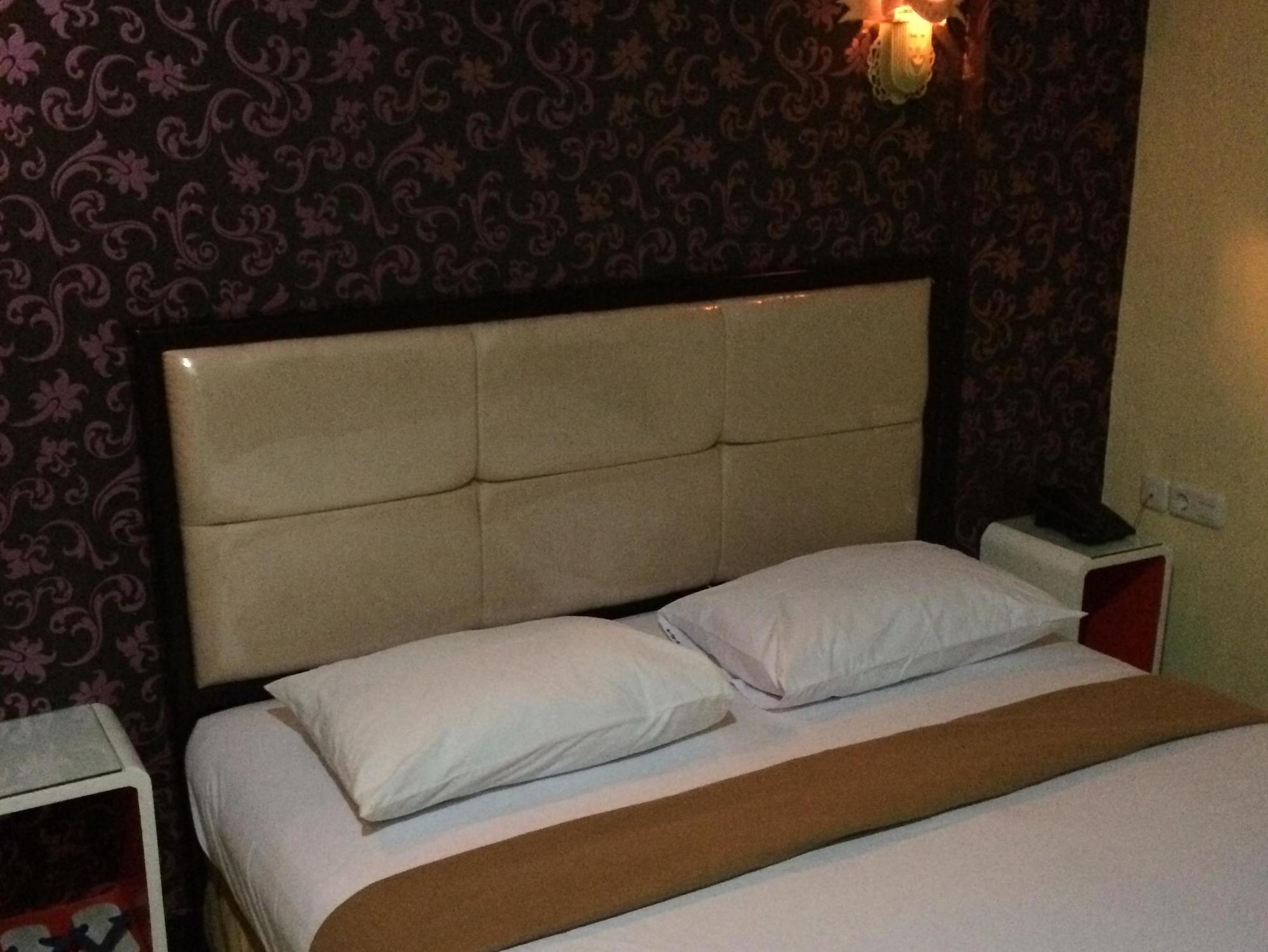 Hollywood Hotel Jakarta Exterior foto
